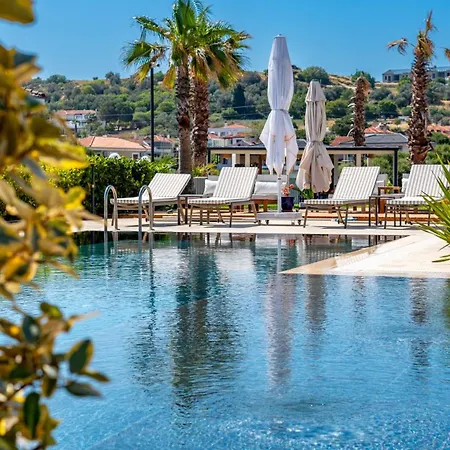 Lodhous Cunda Pool Apartment *