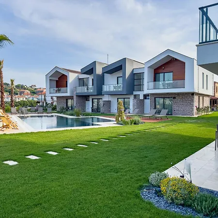 Lodhous Cunda Pool Apartment *