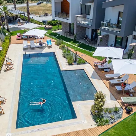 Lodhous Cunda Pool Apartment *