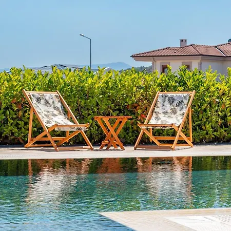 Lodhous Cunda Pool Apartment *