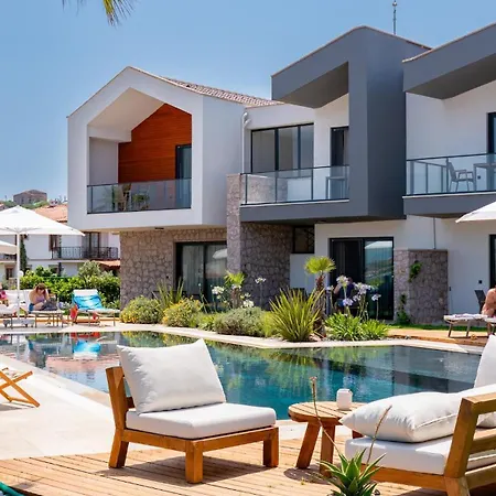 Lodhous Cunda Pool Apartment